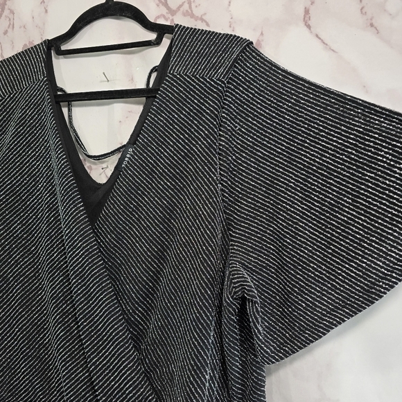 Torrid Jumpsuit Womens 3 3X Black Silver Wide Leg Tie Back Crop Jogger V Neck - Picture 10 of 11